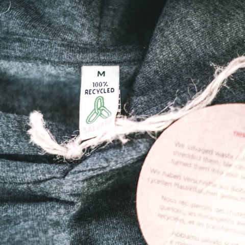 Label aus  recycelten Materialien