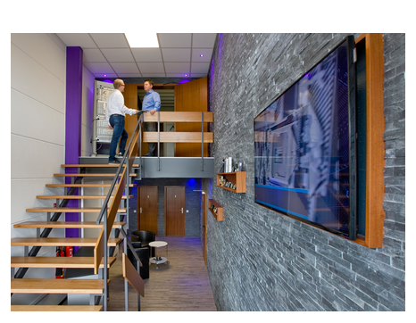 eingangsbereich ecs gmbh bildschirm treppe