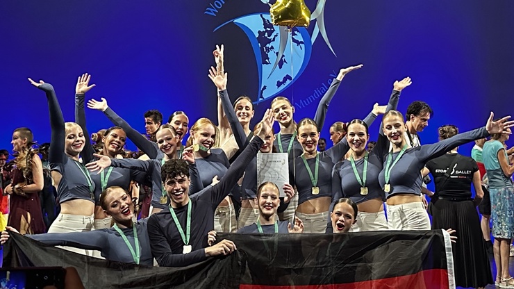 Vestibulum tortor quam, feugiat vitae, ultricies eget, tempor sit amet, ante.