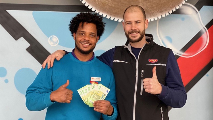 Gewinnübergabe bei Mr. Wash in Essen an der Gladbecker Straße