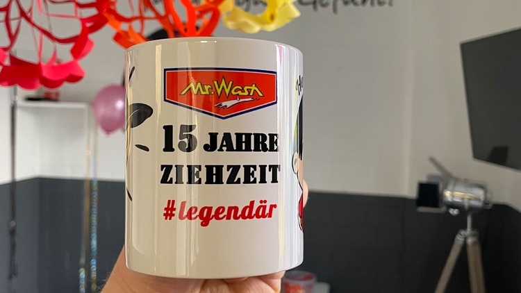 Ein Kaffeebecher zum Mr. Wash Jubiläum