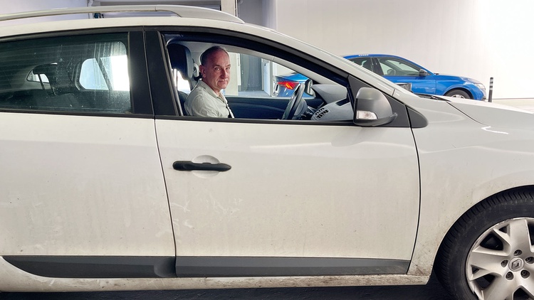 Auto vor der Wäsche bei Mr. Wash