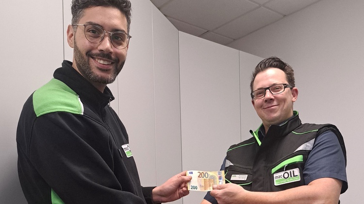 Gewinnübergabe bei macOIL in Düsseldorf