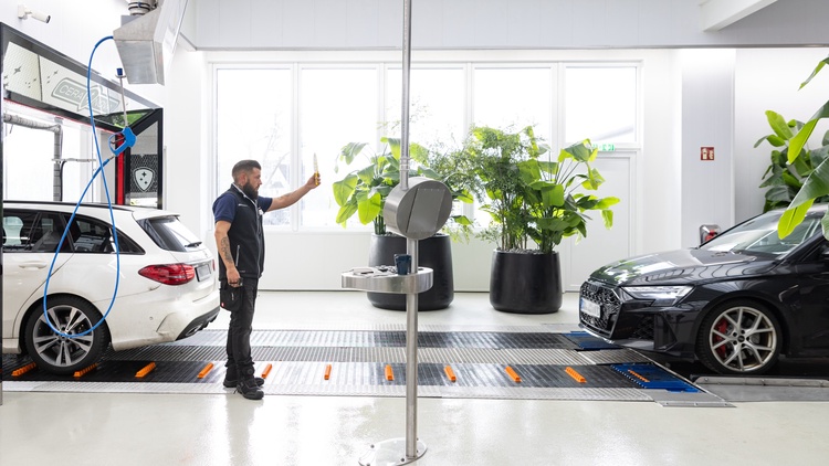 Autowäsche bei Mr. Wash in Duisburg